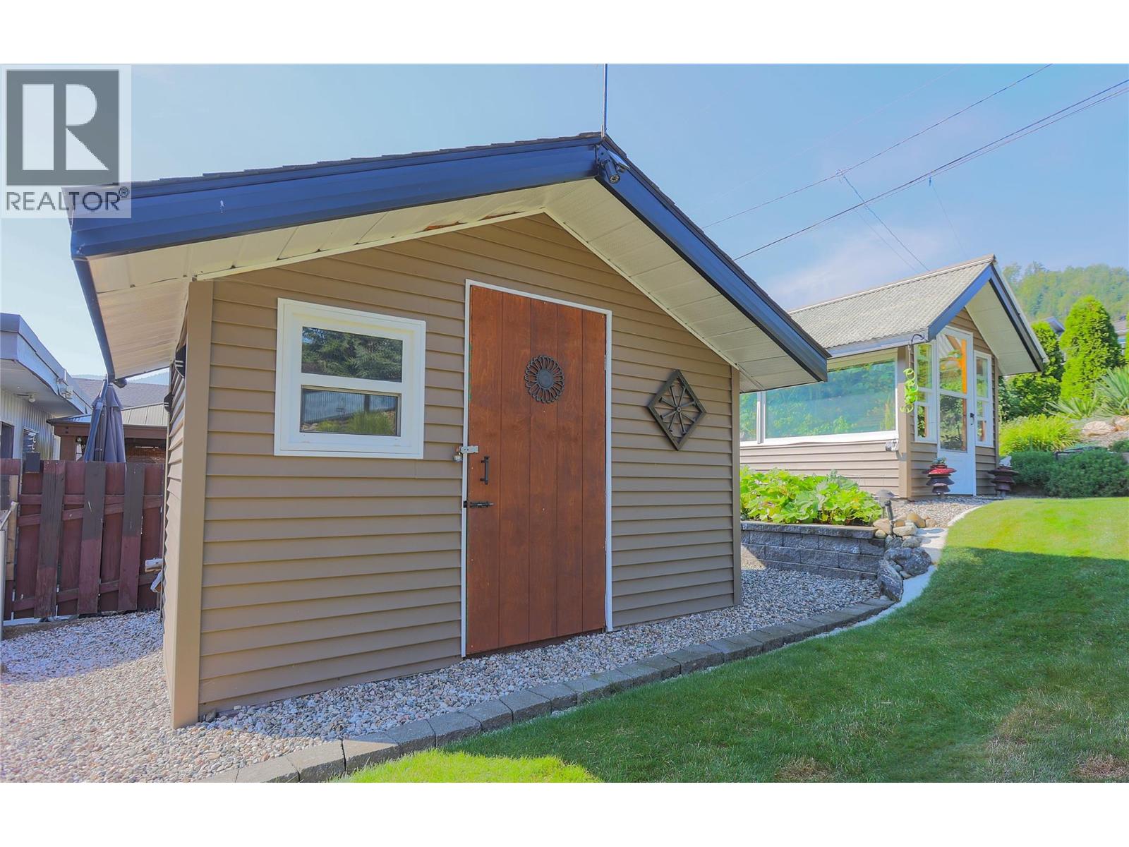 430 3RD Avenue, Trail