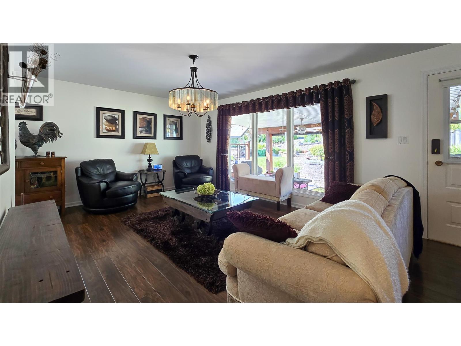 430 3RD Avenue, Trail