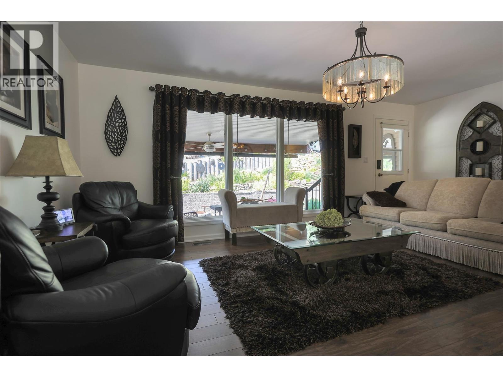 430 3RD Avenue, Trail