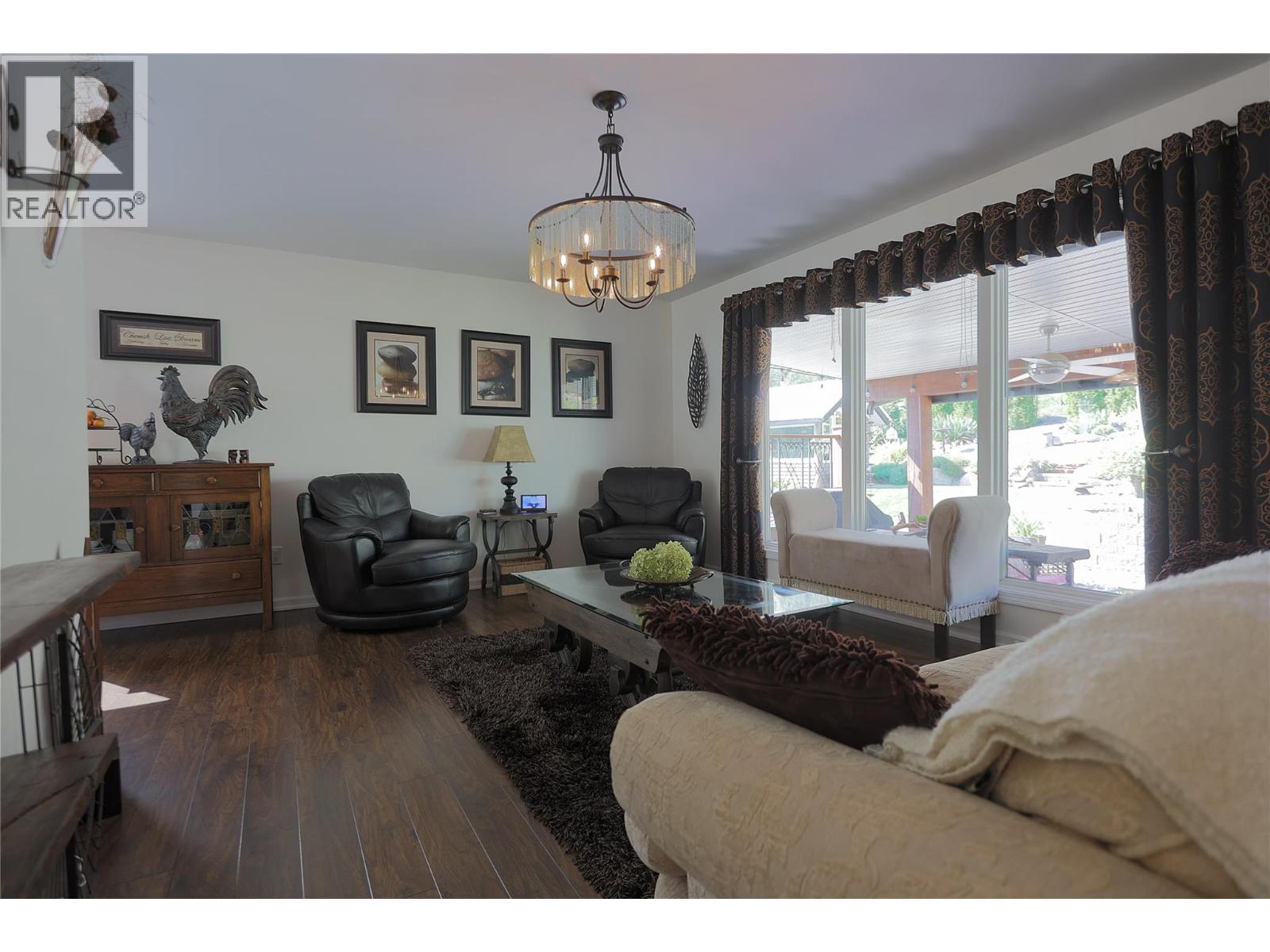 430 3RD Avenue, Trail