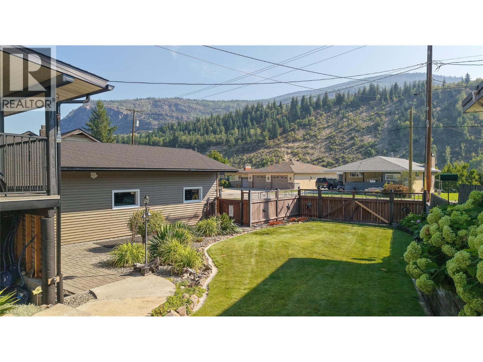 430 3RD Avenue, Trail