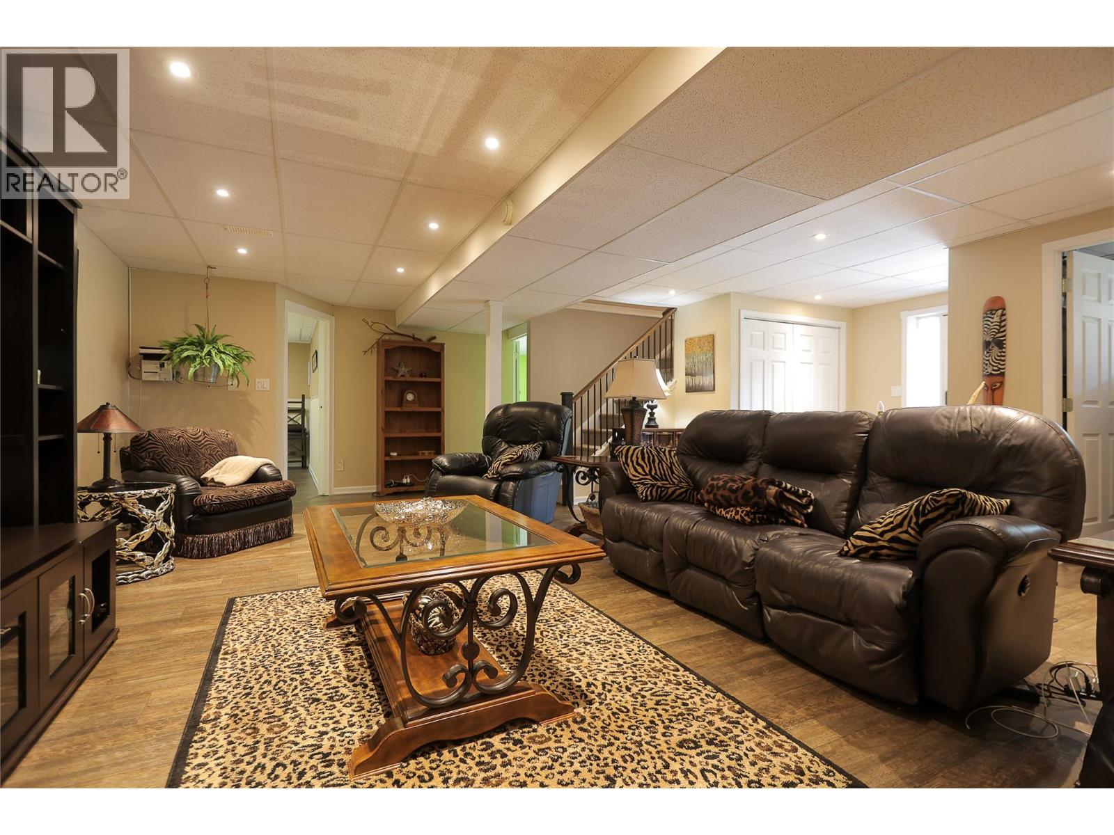 430 3RD Avenue, Trail