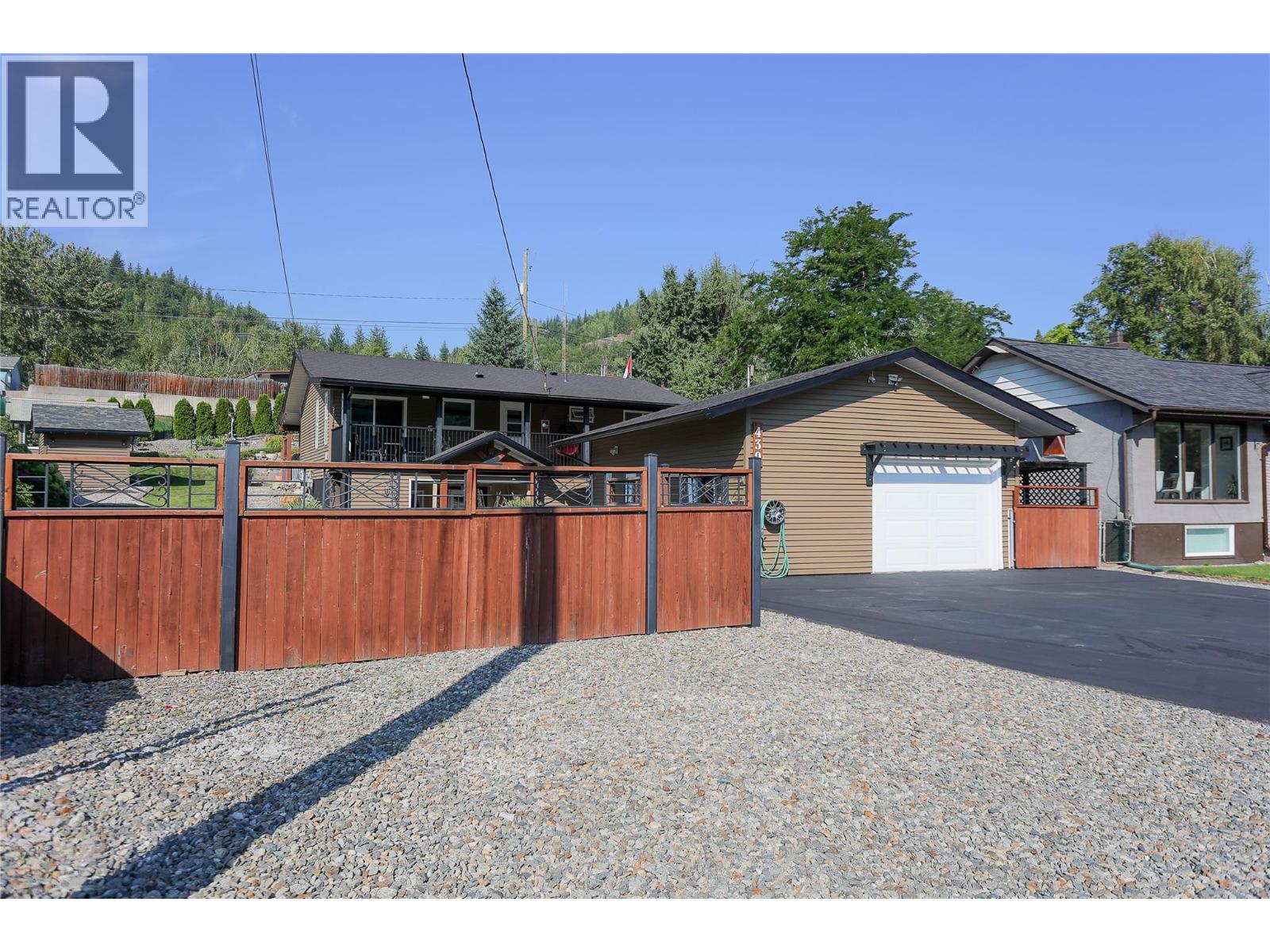 430 3RD Avenue, Trail