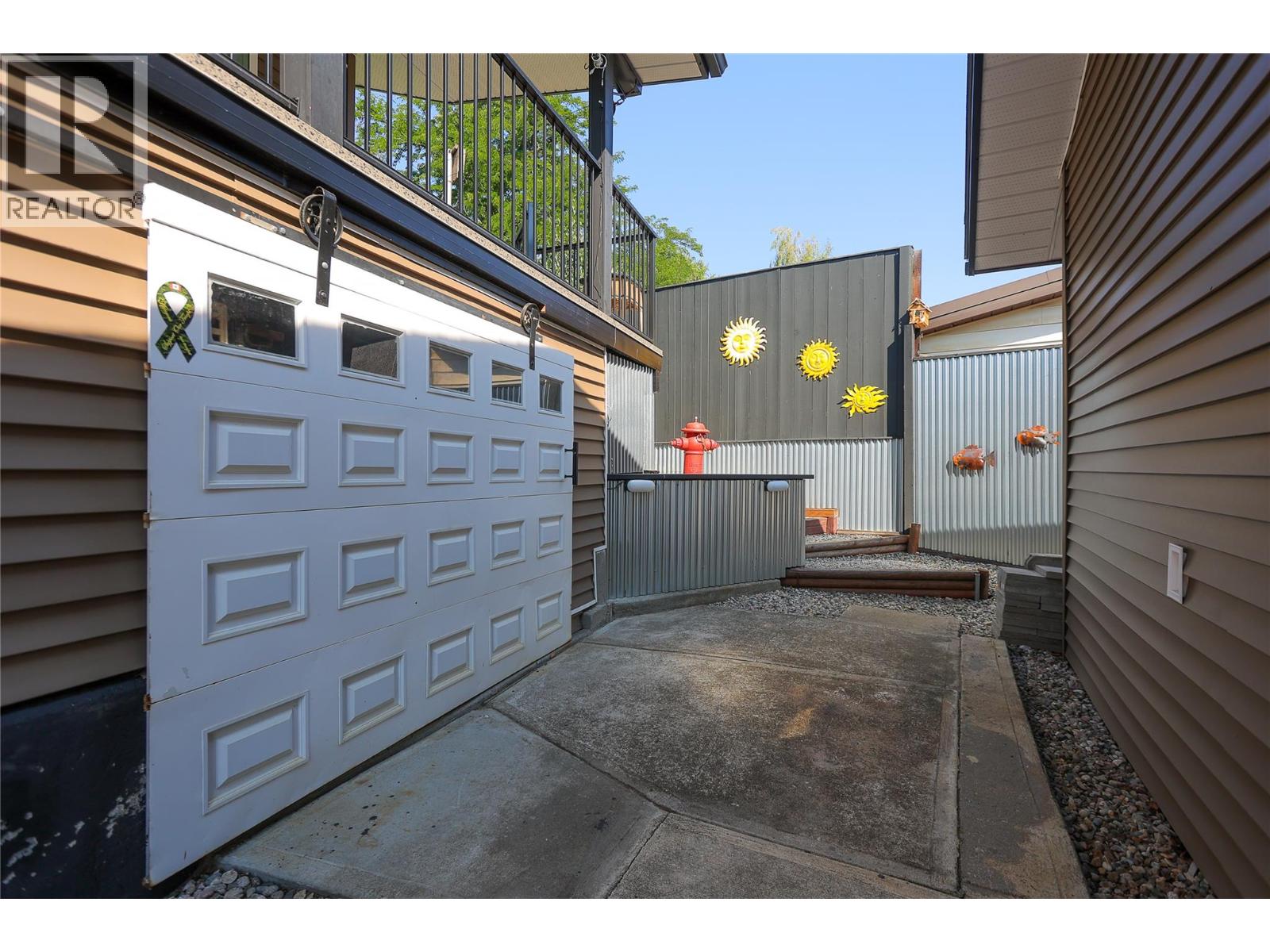 430 3RD Avenue, Trail