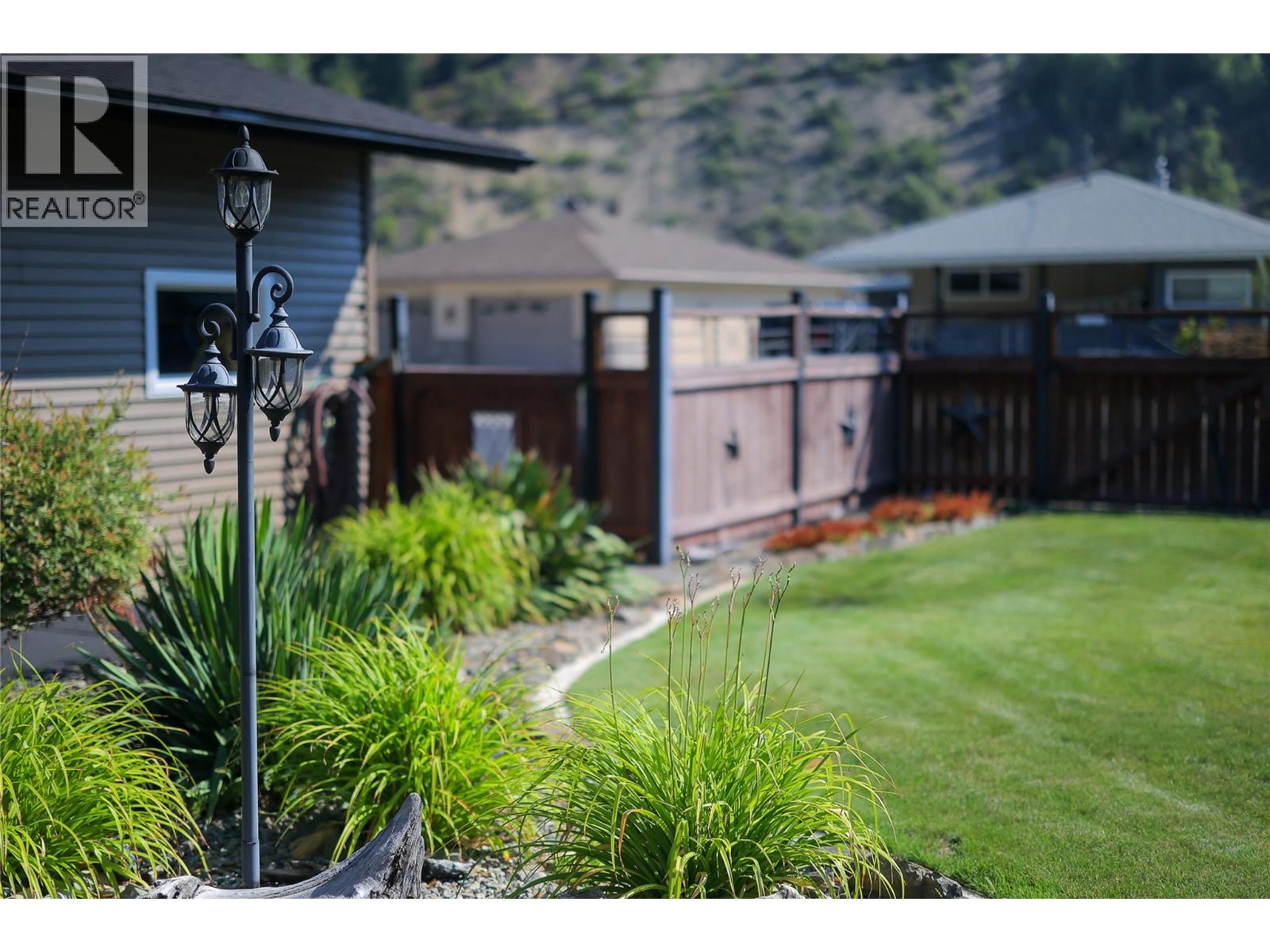 430 3RD Avenue, Trail