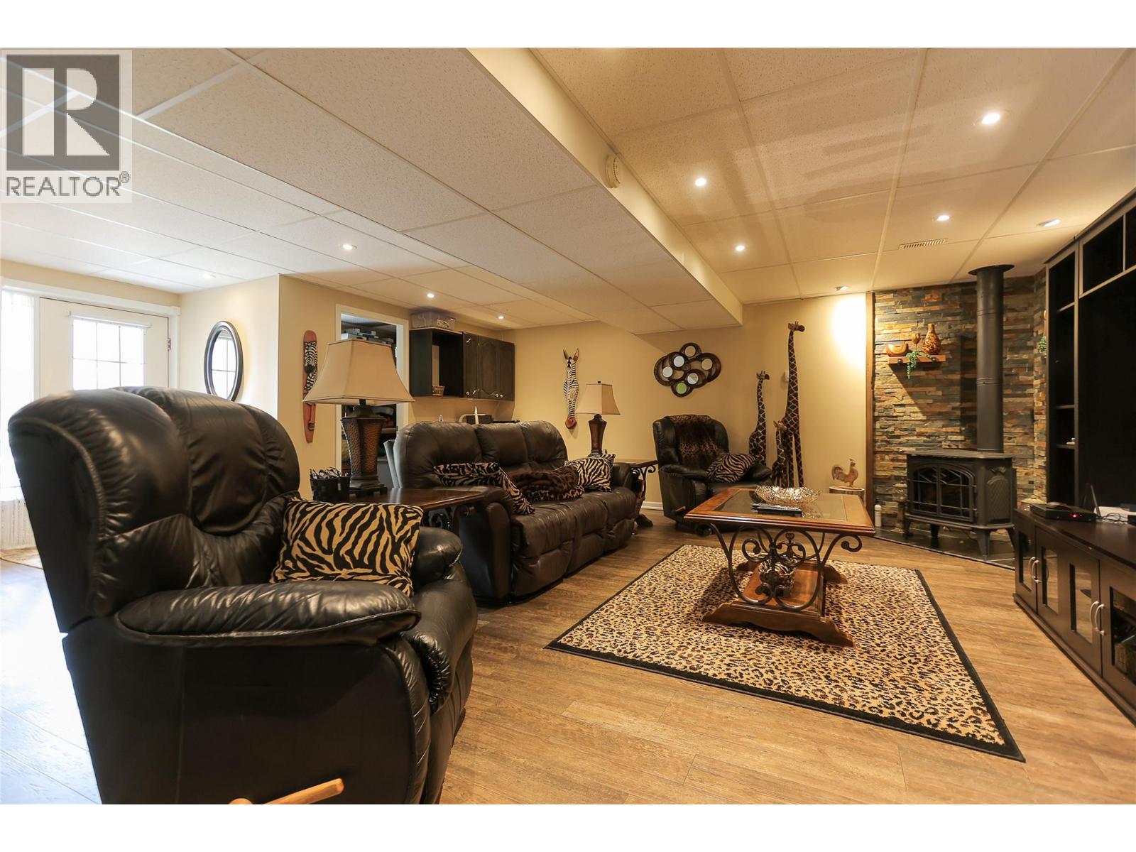 430 3RD Avenue, Trail