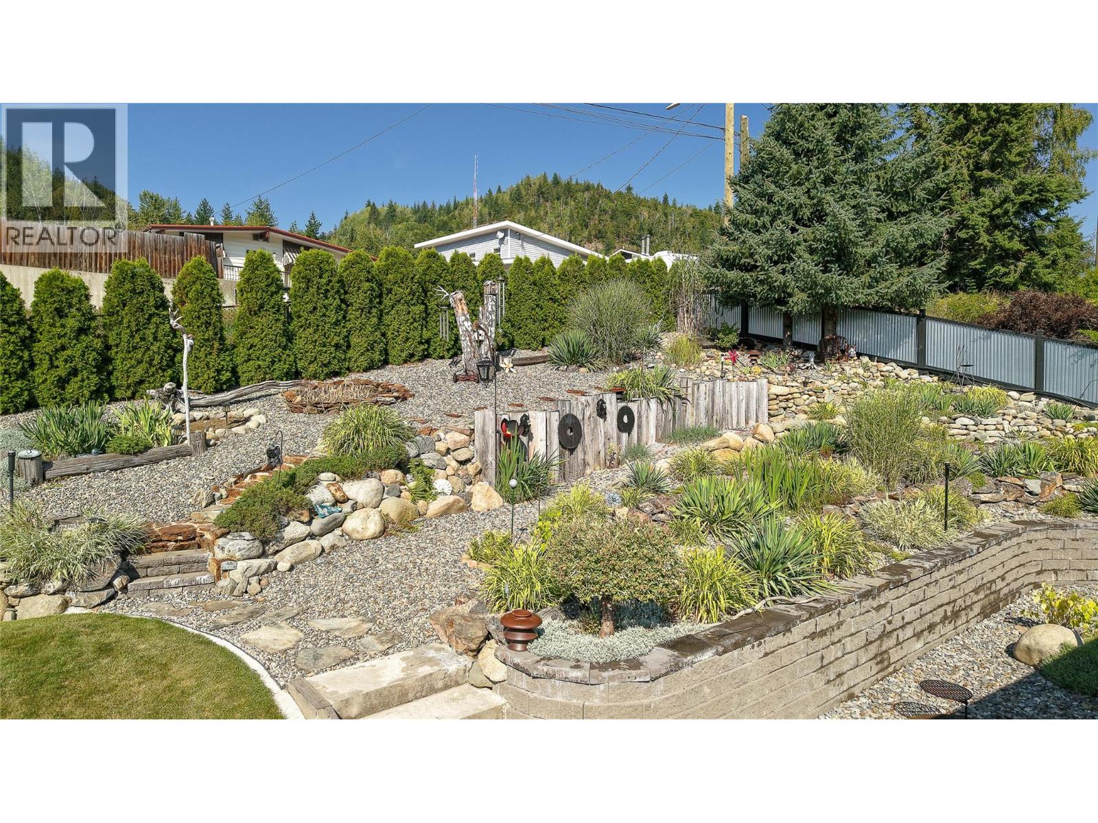 430 3RD Avenue, Trail