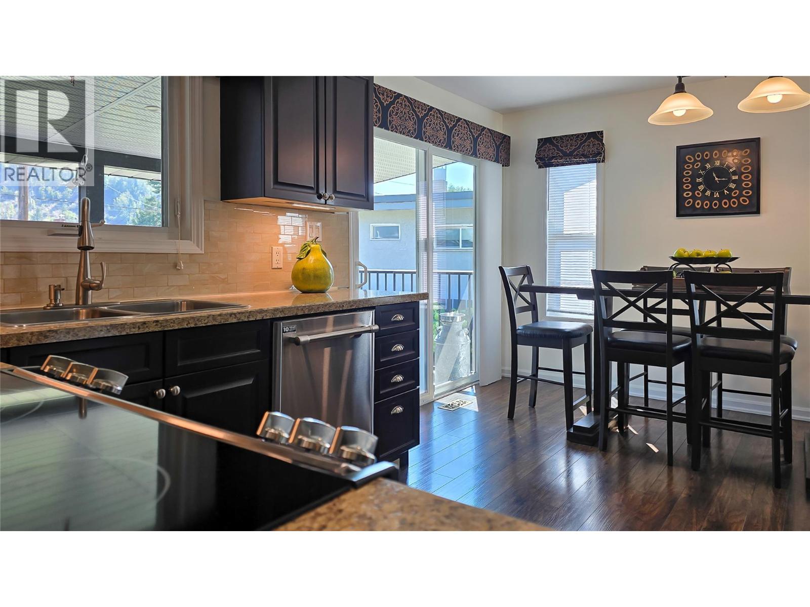 430 3RD Avenue, Trail