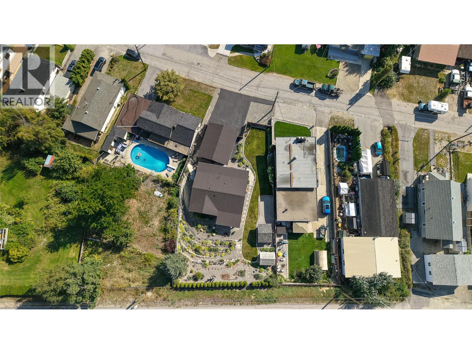 430 3RD Avenue, Trail