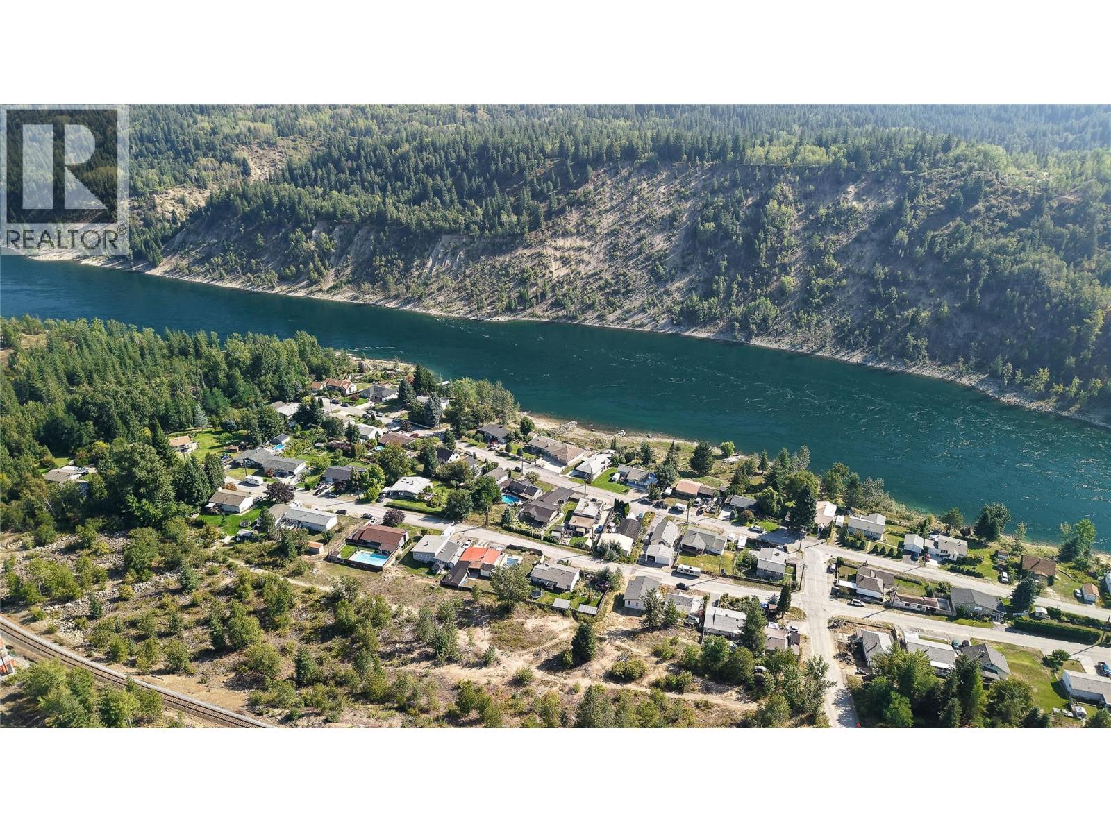 430 3RD Avenue, Trail