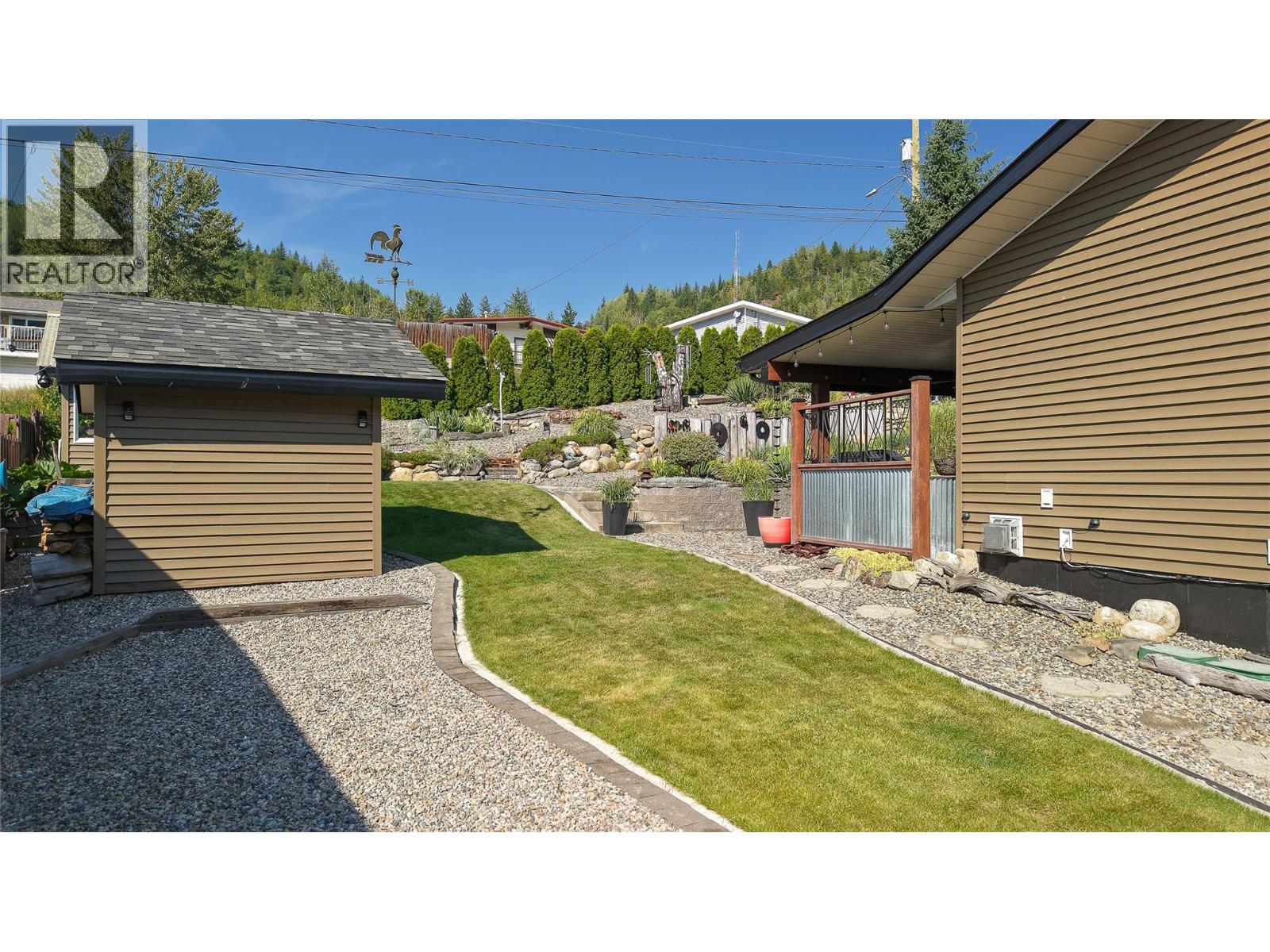 430 3RD Avenue, Trail