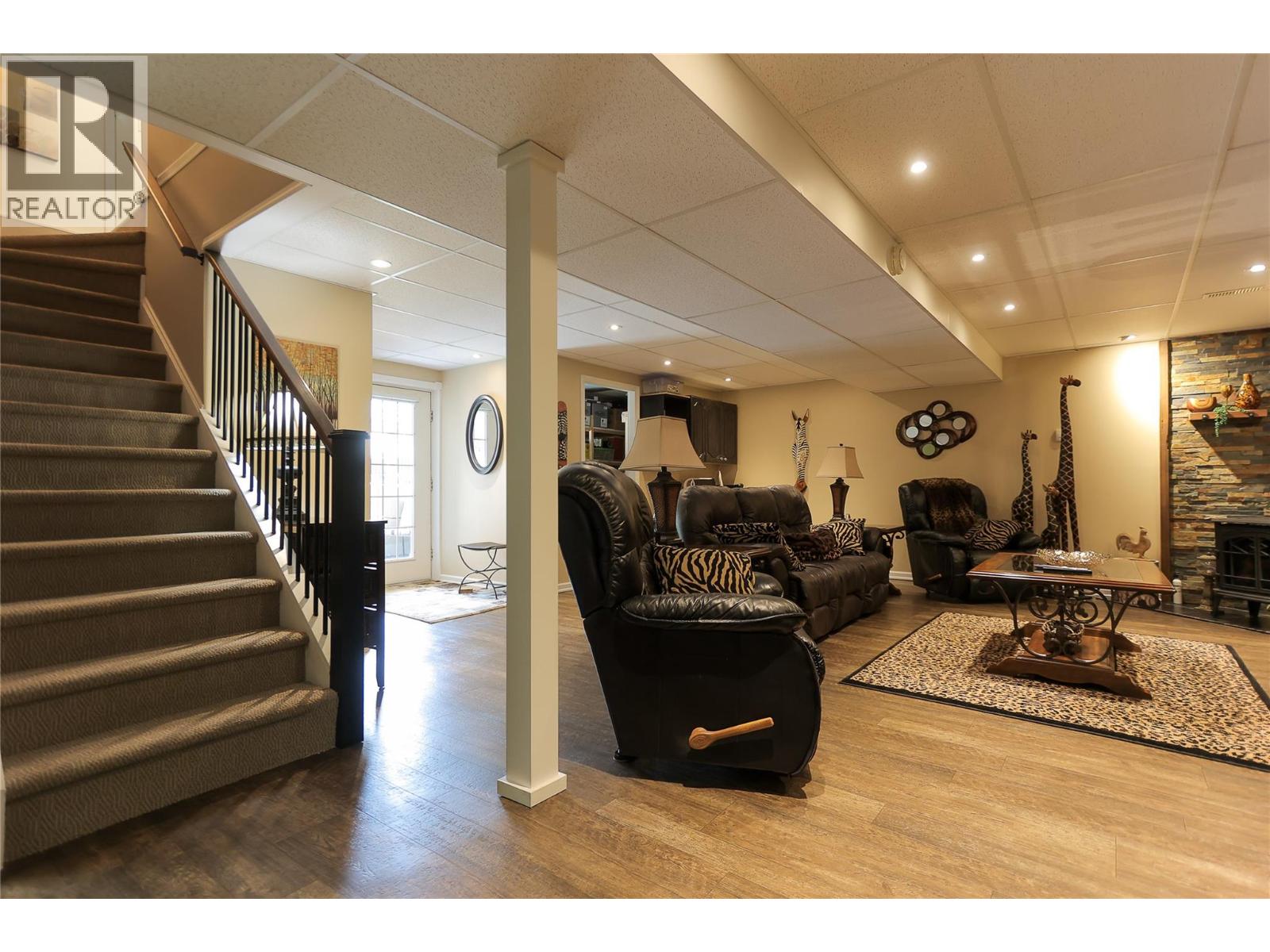 430 3RD Avenue, Trail