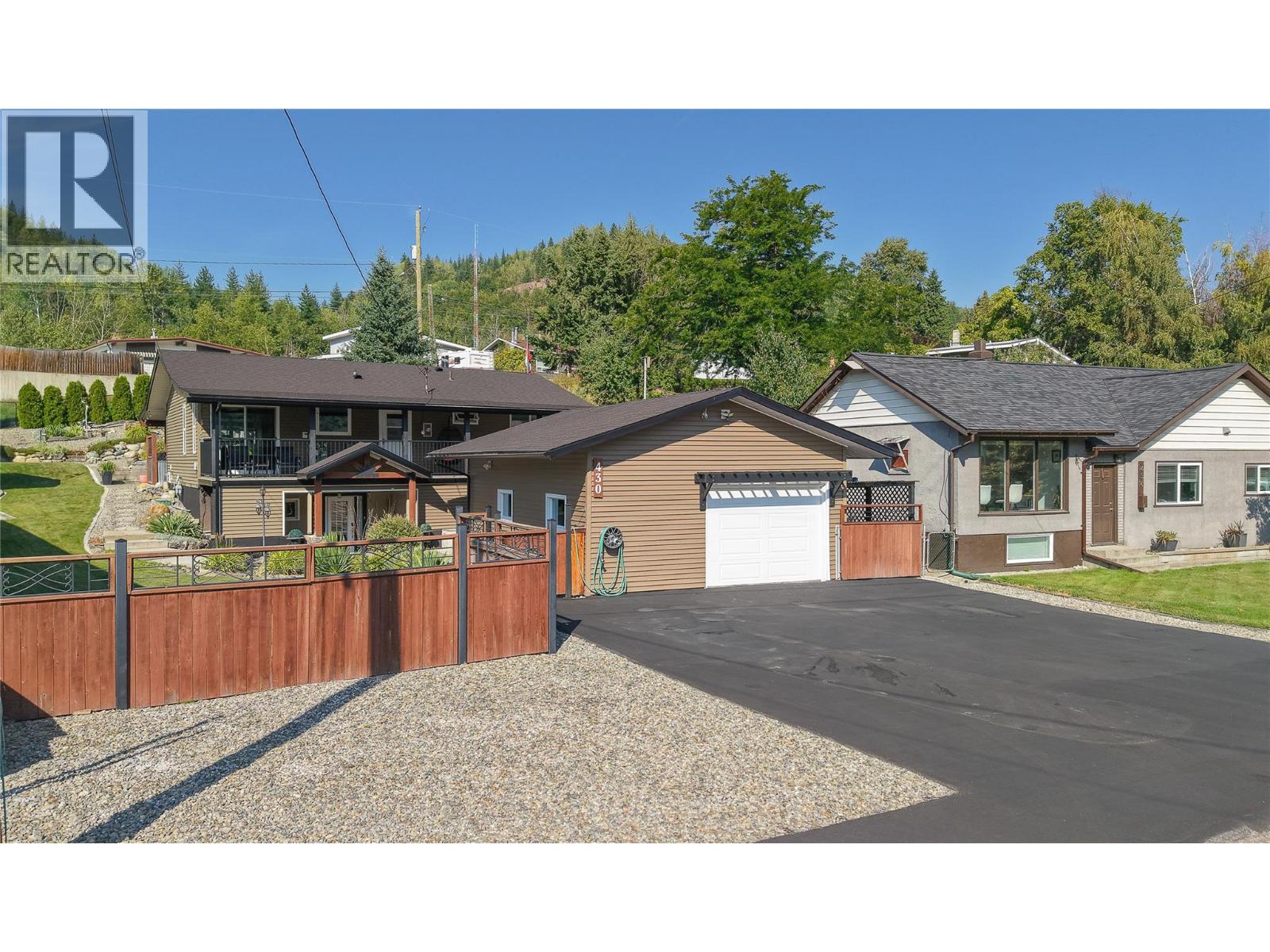 430 3RD Avenue, Trail