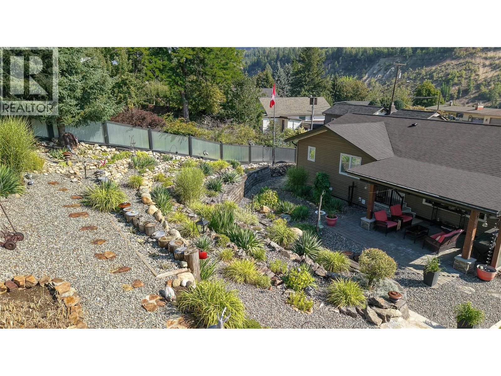 430 3RD Avenue, Trail