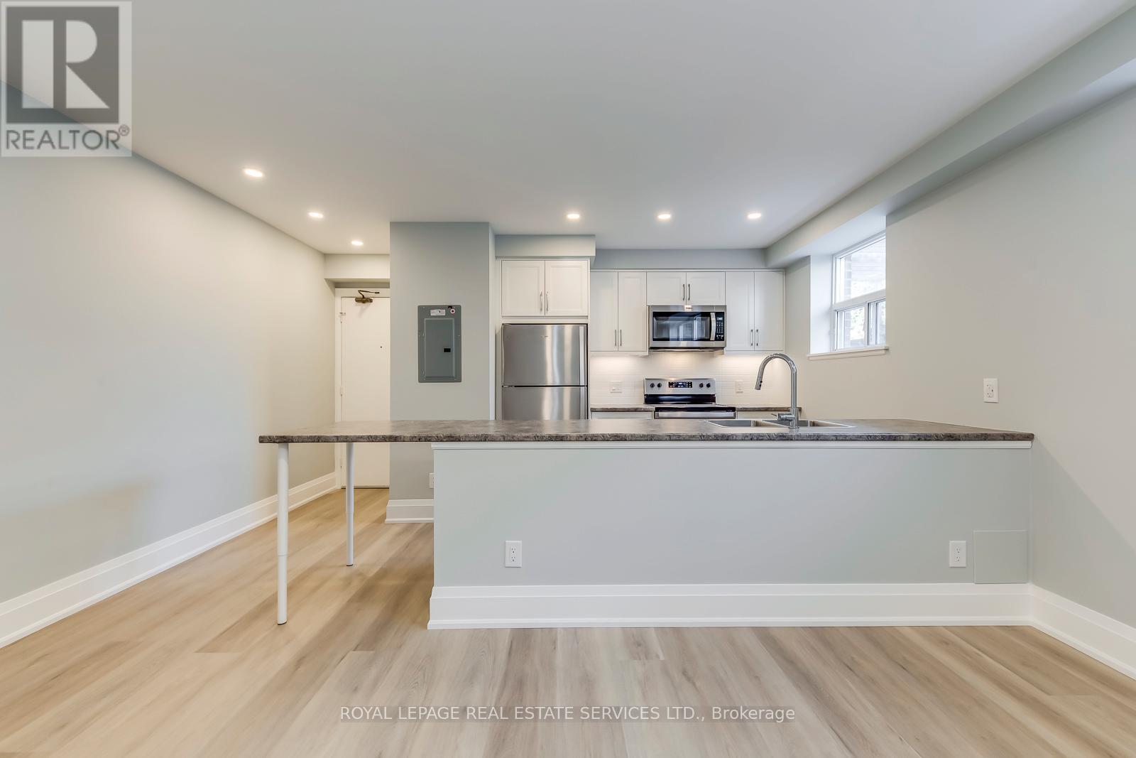 320 LAKESHORE ROAD W - 6