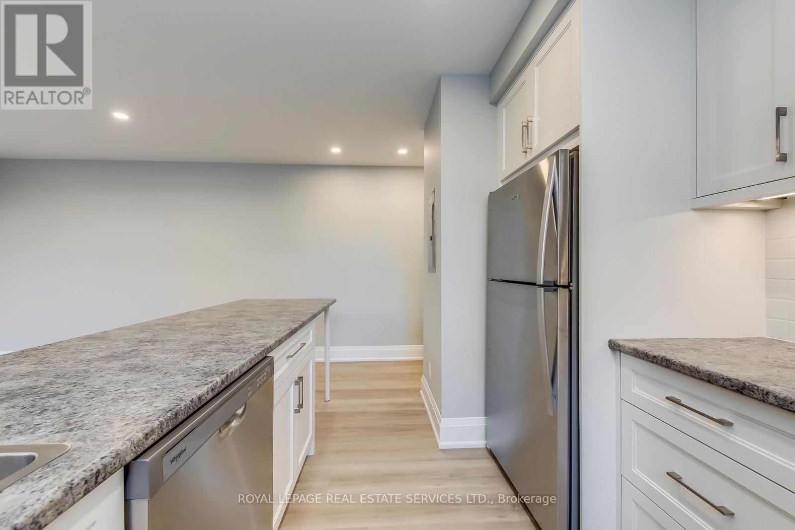 320 LAKESHORE ROAD W - 8