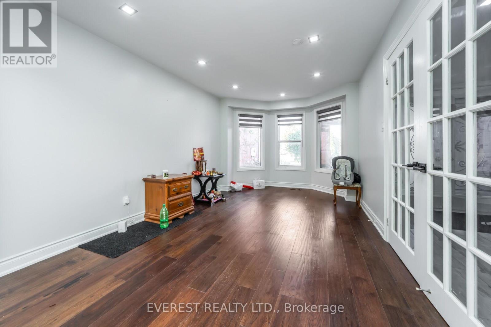 96 RAVENSWOOD DRIVE - 19
