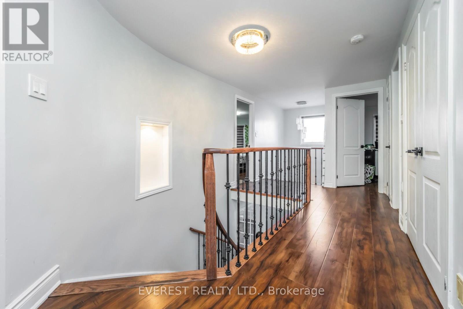 96 RAVENSWOOD DRIVE - 25