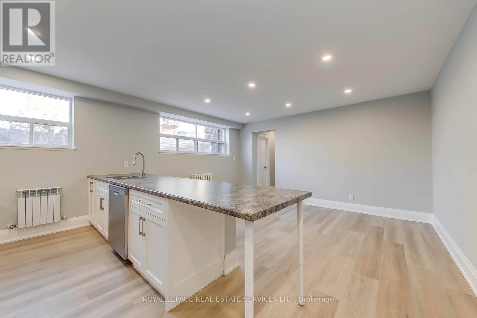322 LAKESHORE ROAD W - 10
