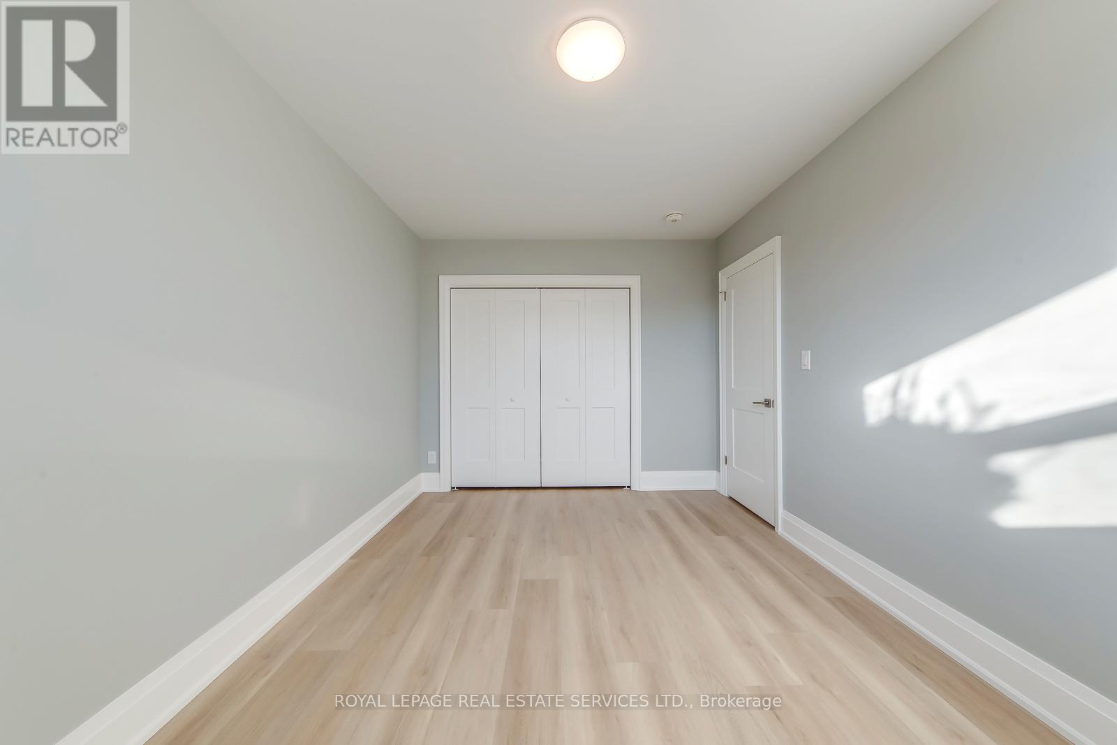 322 LAKESHORE ROAD W - 16