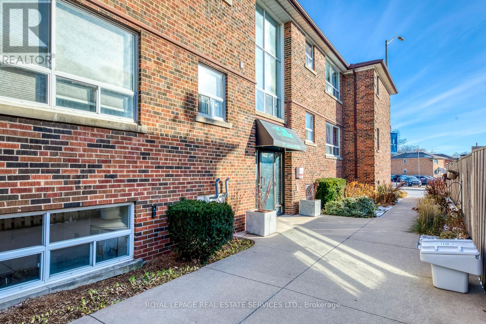 322 LAKESHORE ROAD W - 2