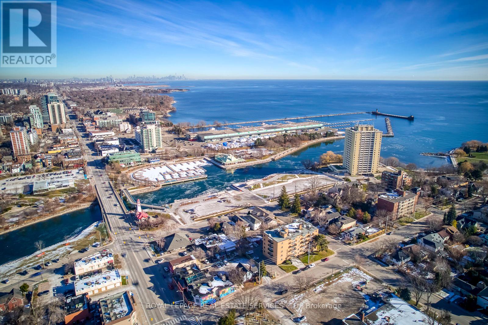 322 LAKESHORE ROAD W - 32