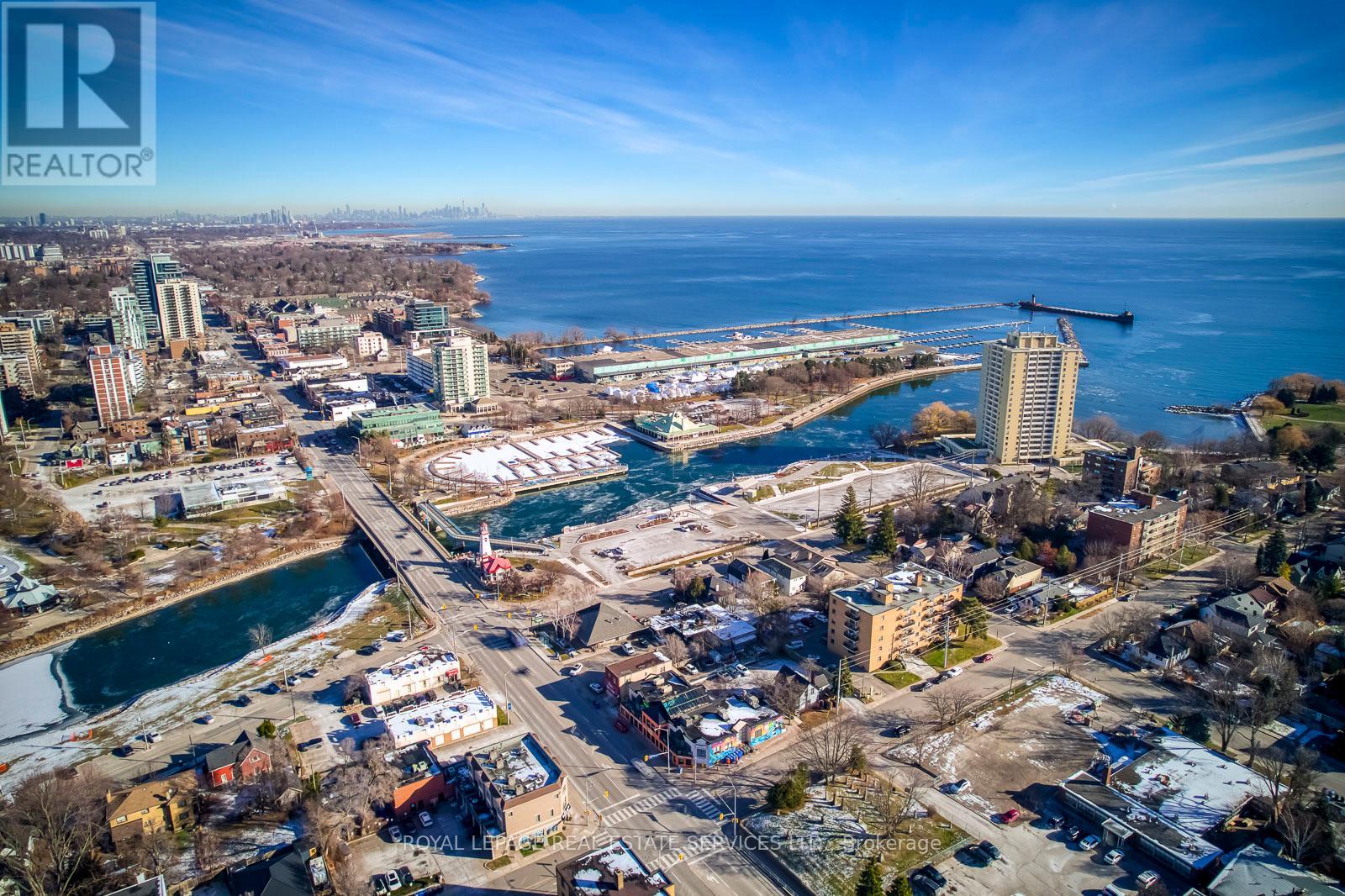 322 LAKESHORE ROAD W - 34