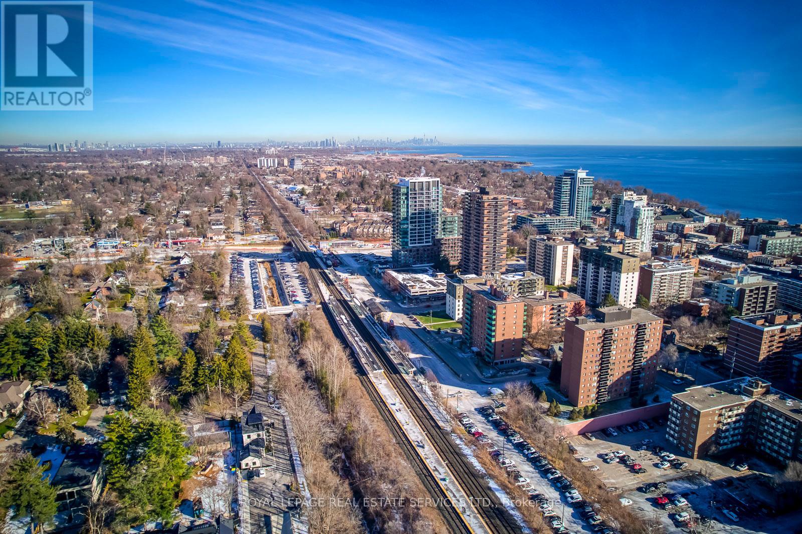 322 LAKESHORE ROAD W - 35