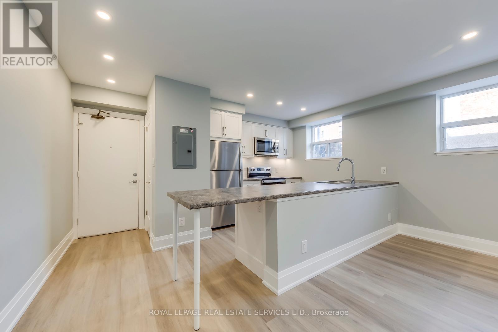 322 LAKESHORE ROAD W - 5