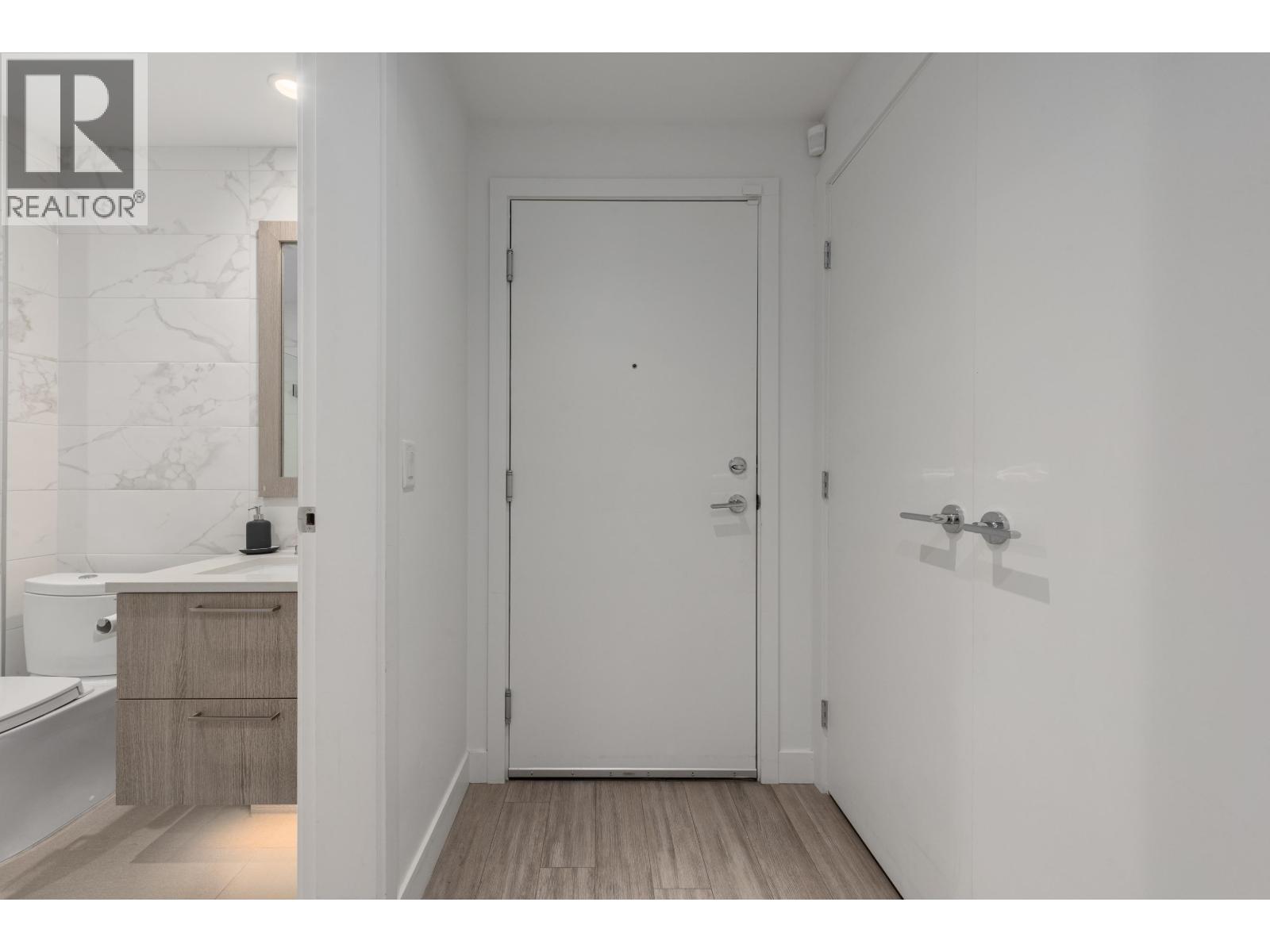 110 733 E 3RD STREET, North Vancouver