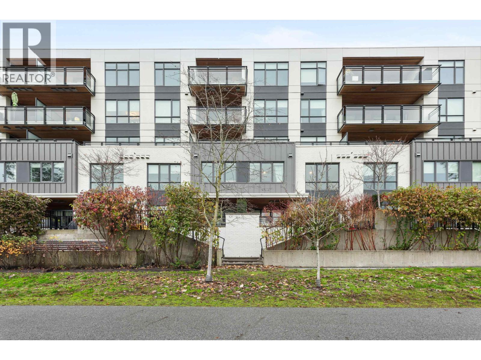 110 733 E 3RD STREET, North Vancouver