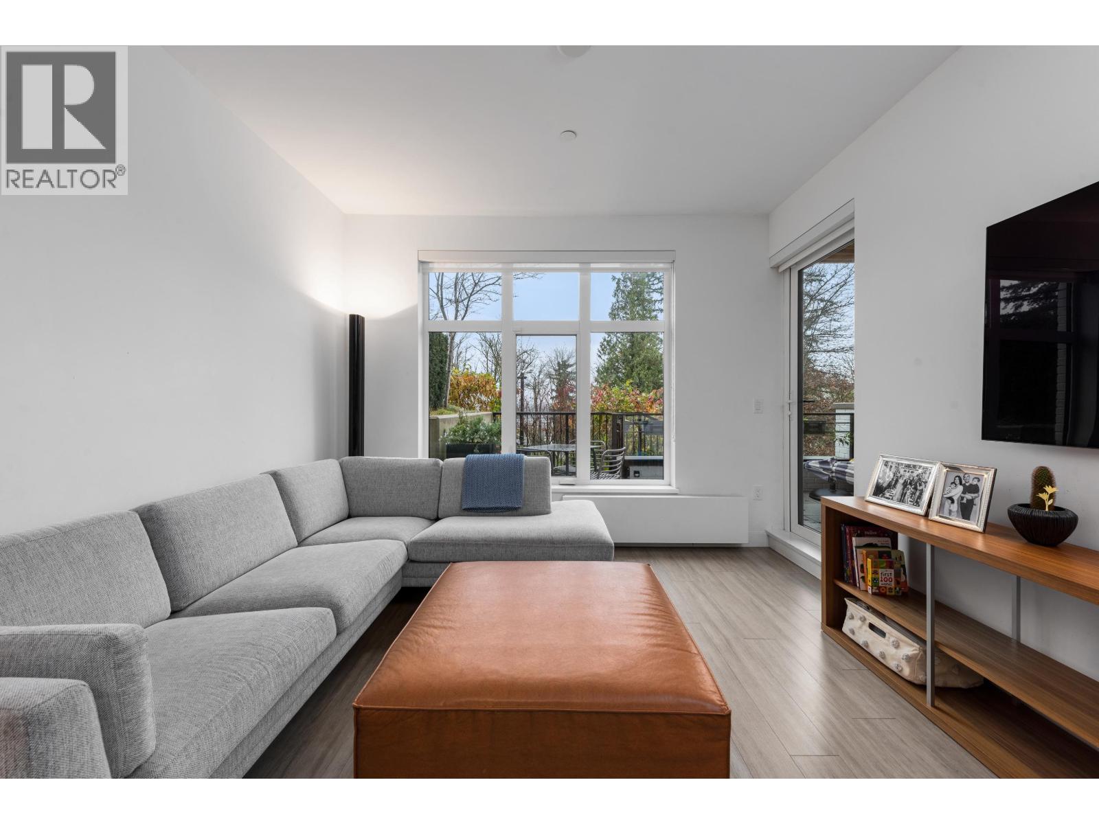 110 733 E 3RD STREET, North Vancouver