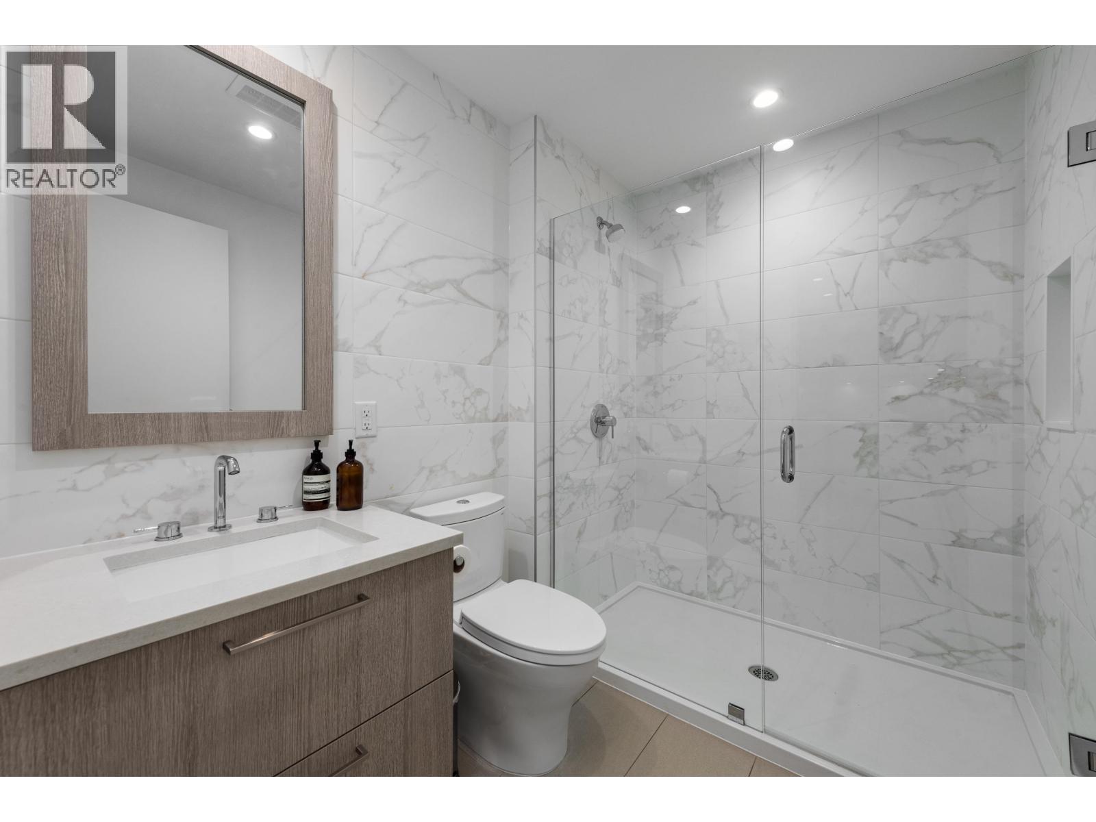 110 733 E 3RD STREET, North Vancouver