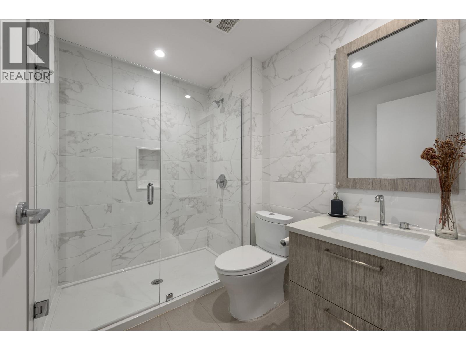 110 733 E 3RD STREET, North Vancouver