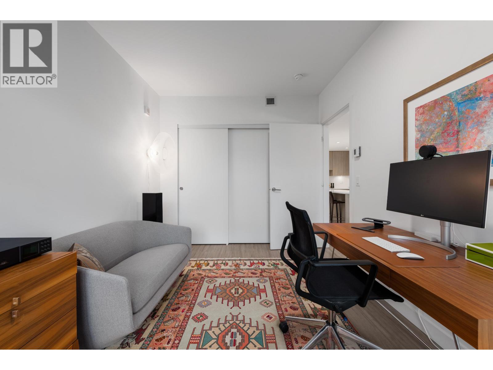 110 733 E 3RD STREET, North Vancouver