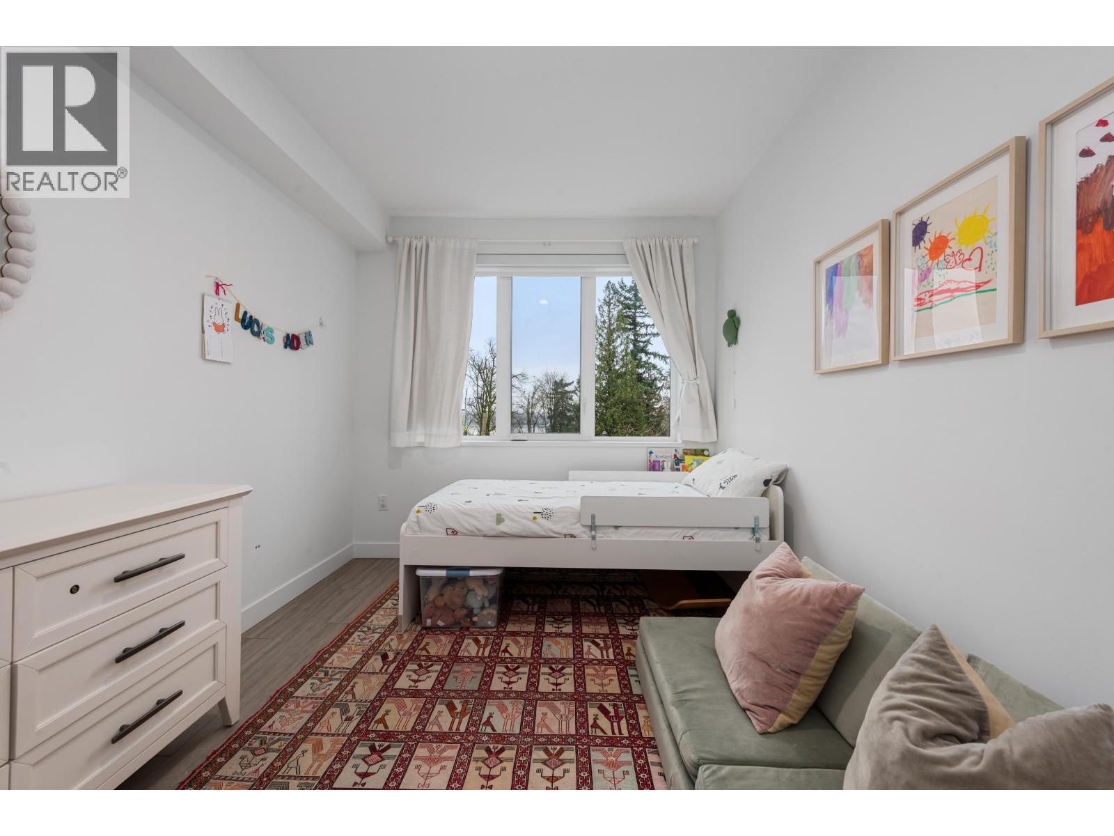 110 733 E 3RD STREET, North Vancouver