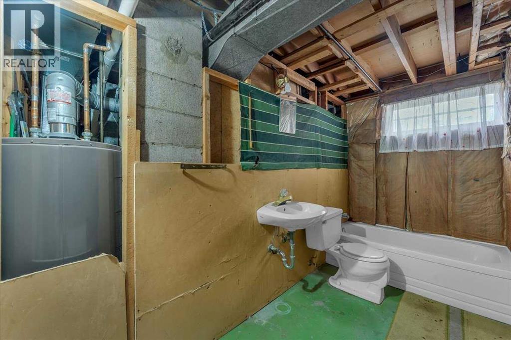 Single Family House Bungalow for Sale in  Worcester Drive SW Wildwood Calgary 