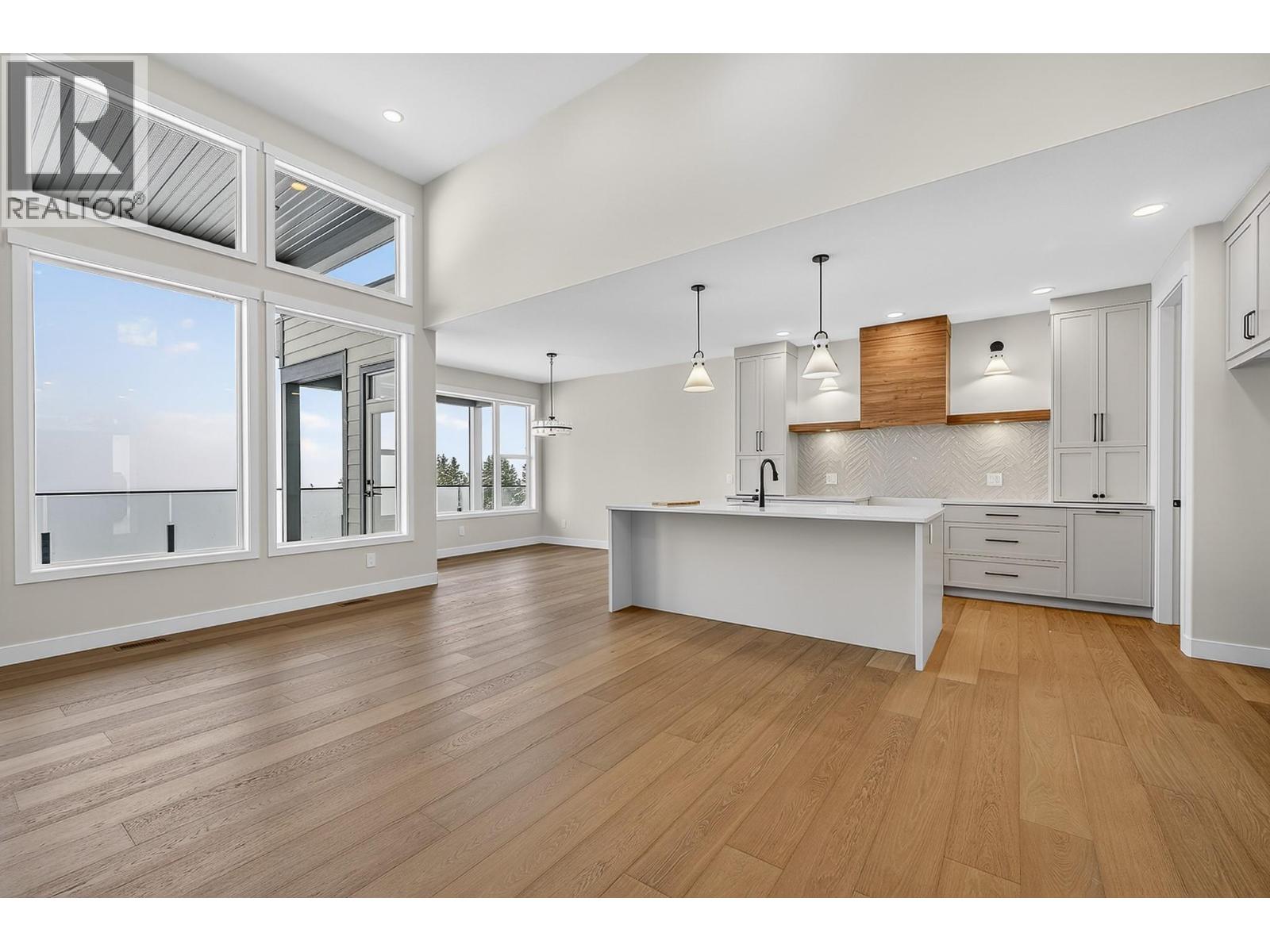 2140 LINFIELD Drive, Kamloops