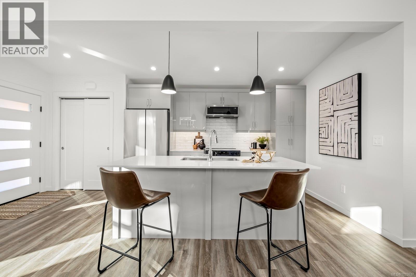 #20 3025 ROYSTON RD - 12