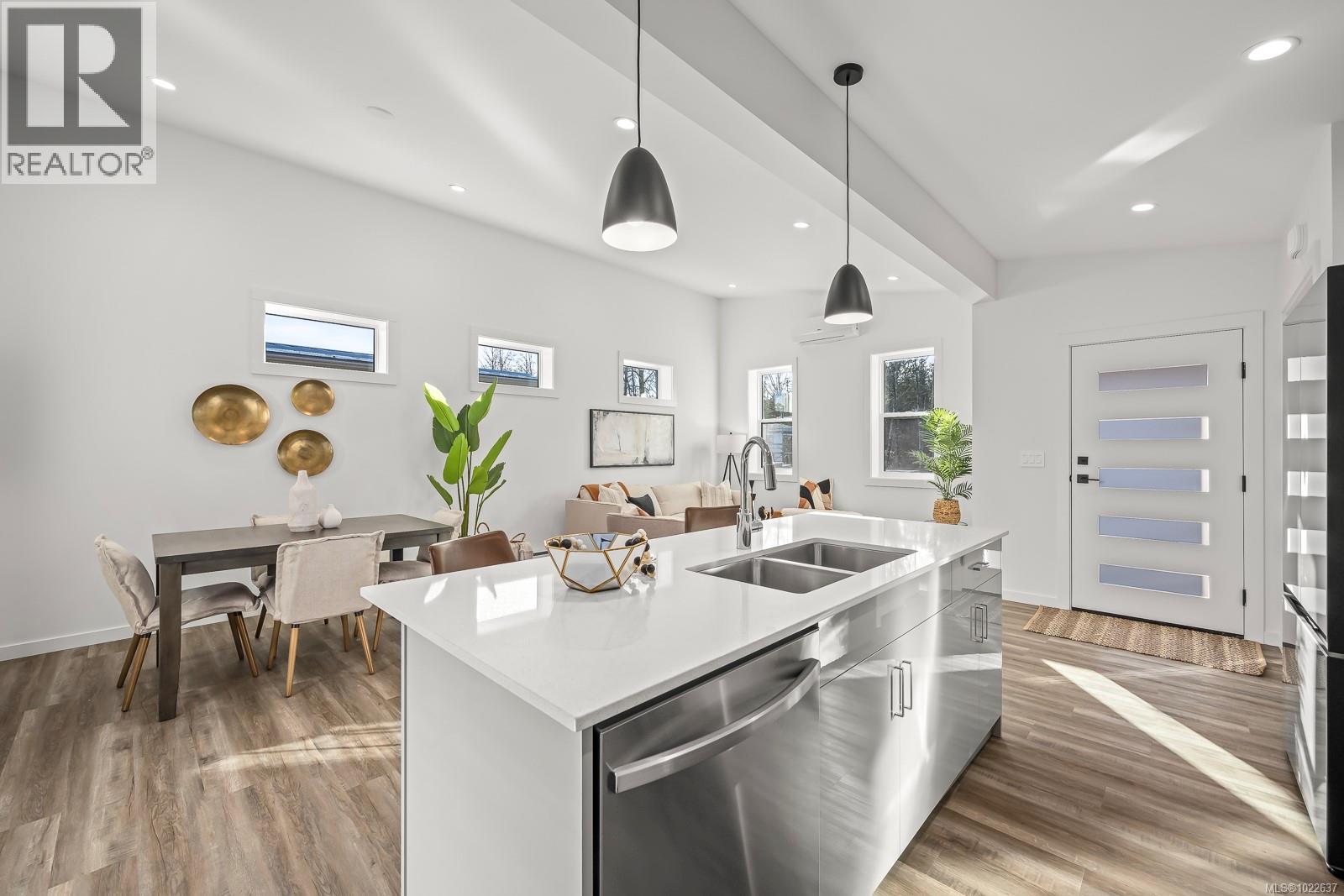 #20 3025 Royston Rd - 8