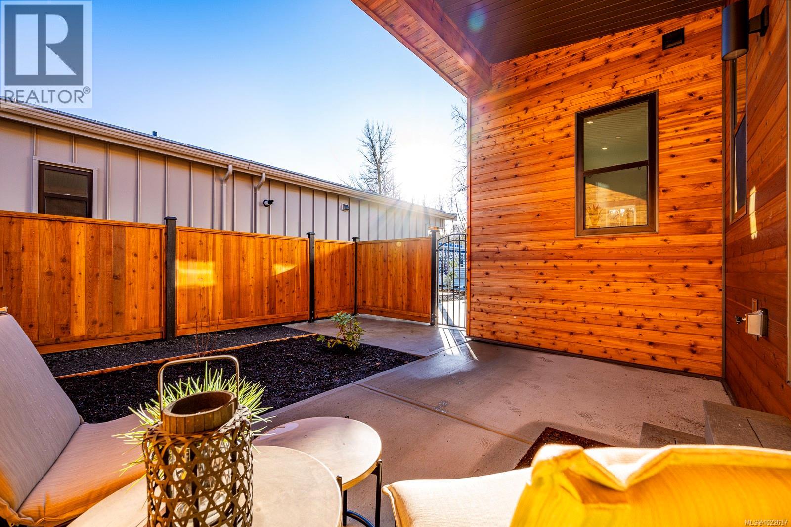 #20 3025 ROYSTON RD - 35