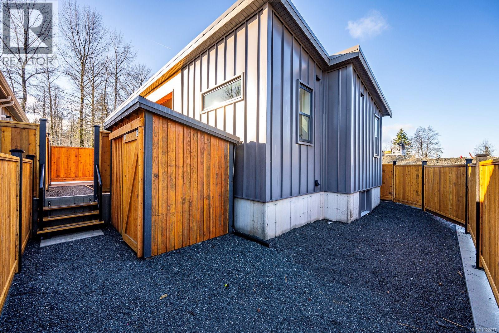 #20 3025 ROYSTON RD - 34