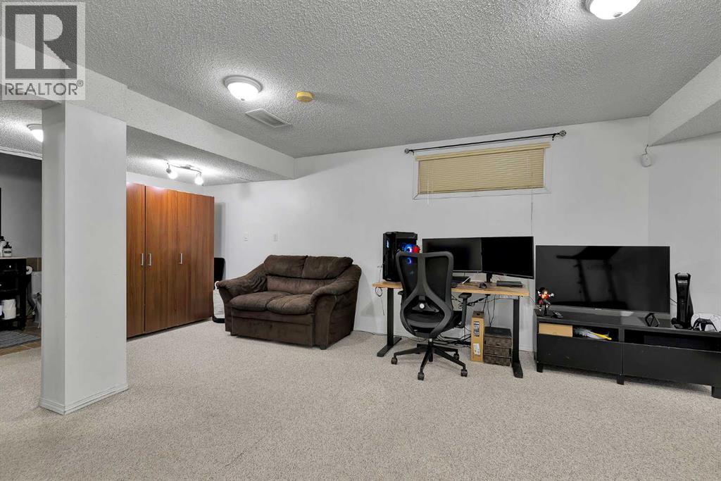 Single Family House for Sale in  Taravista Street NE Taradale Calgary 