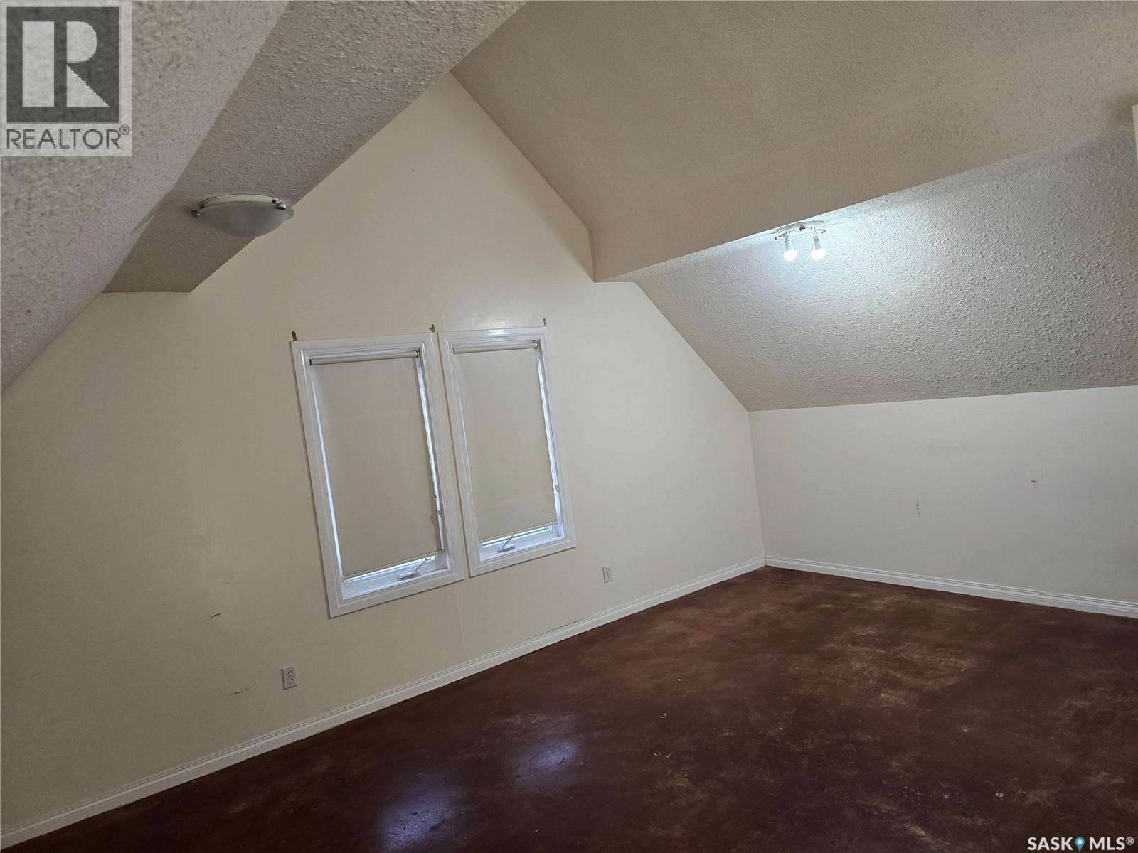 924 MONTAGUE STREET - 13