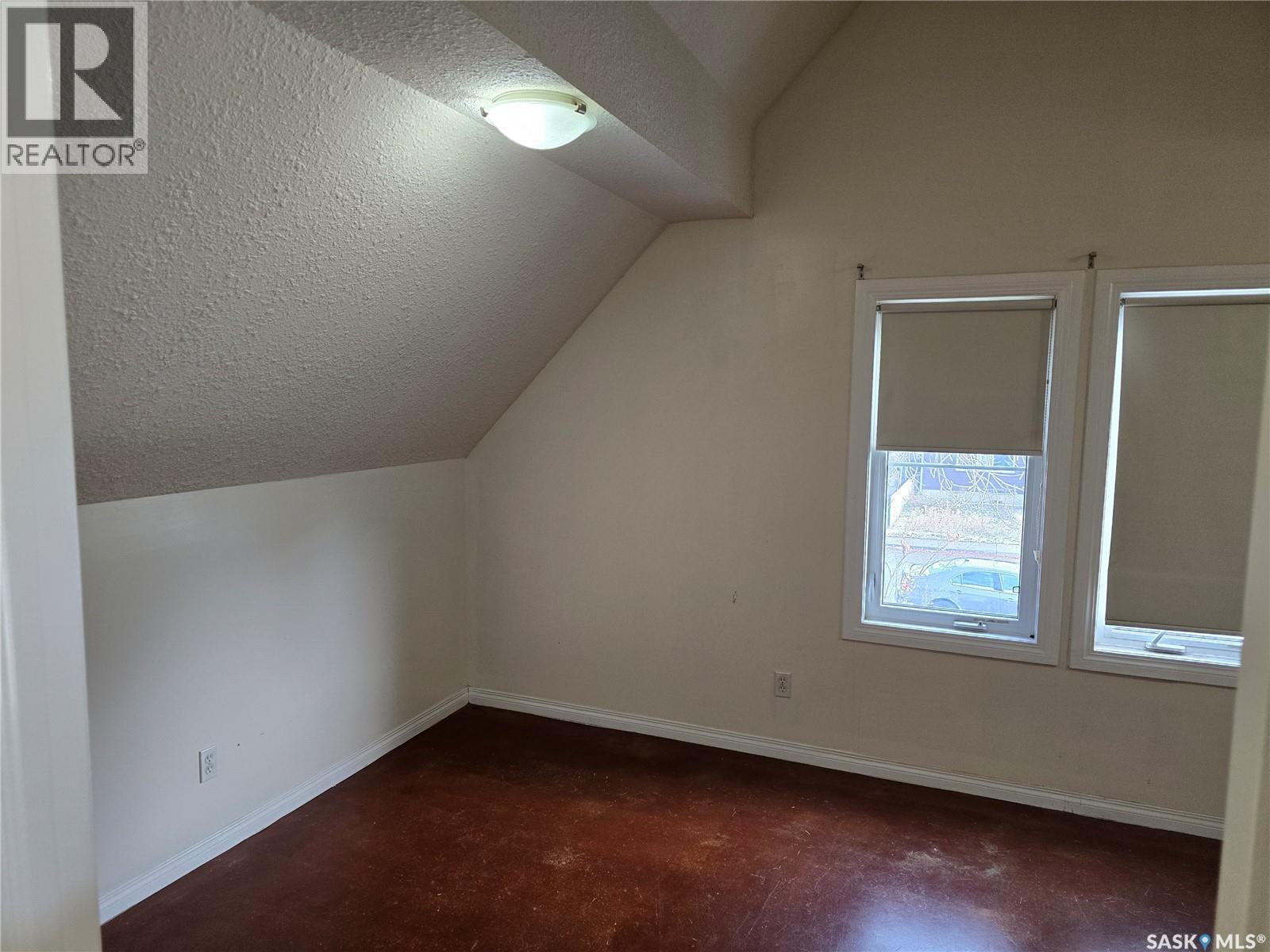 924 MONTAGUE STREET - 17