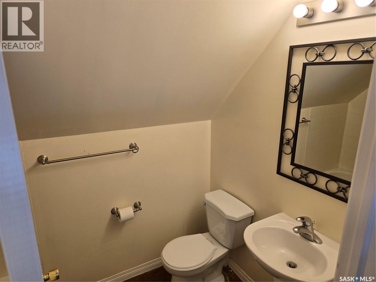 924 MONTAGUE STREET - 18