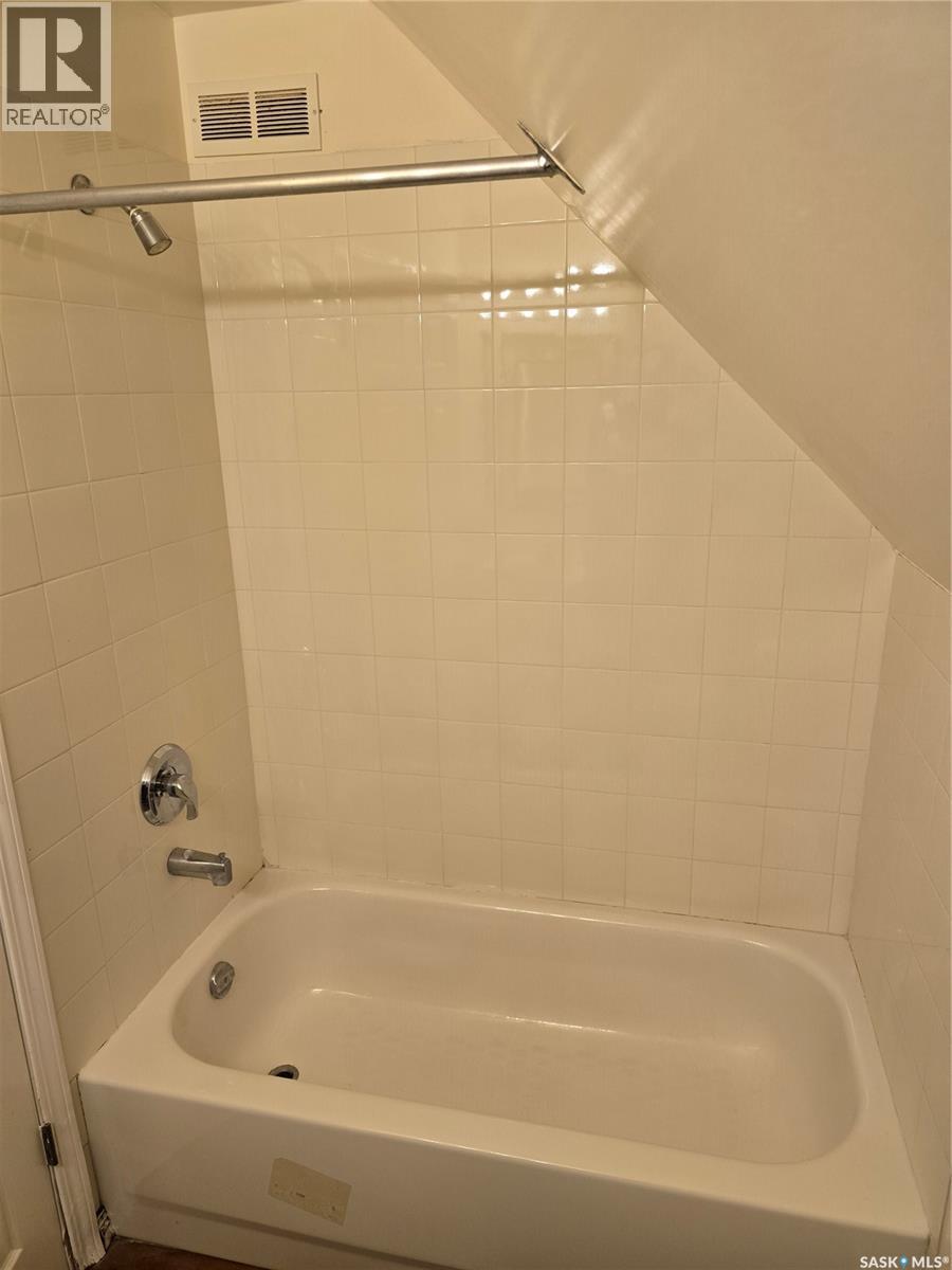 924 MONTAGUE STREET - 19