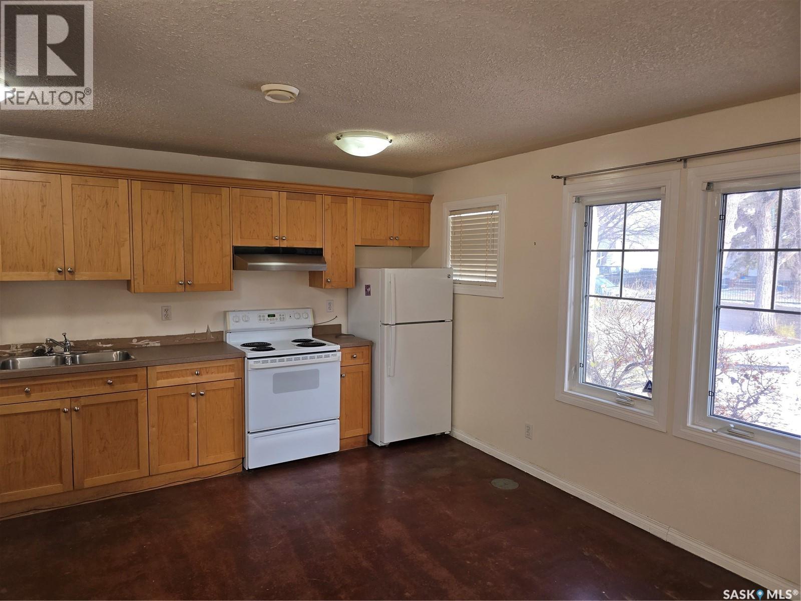 924 MONTAGUE STREET - 3