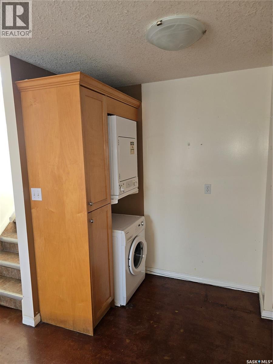 924 MONTAGUE STREET - 4