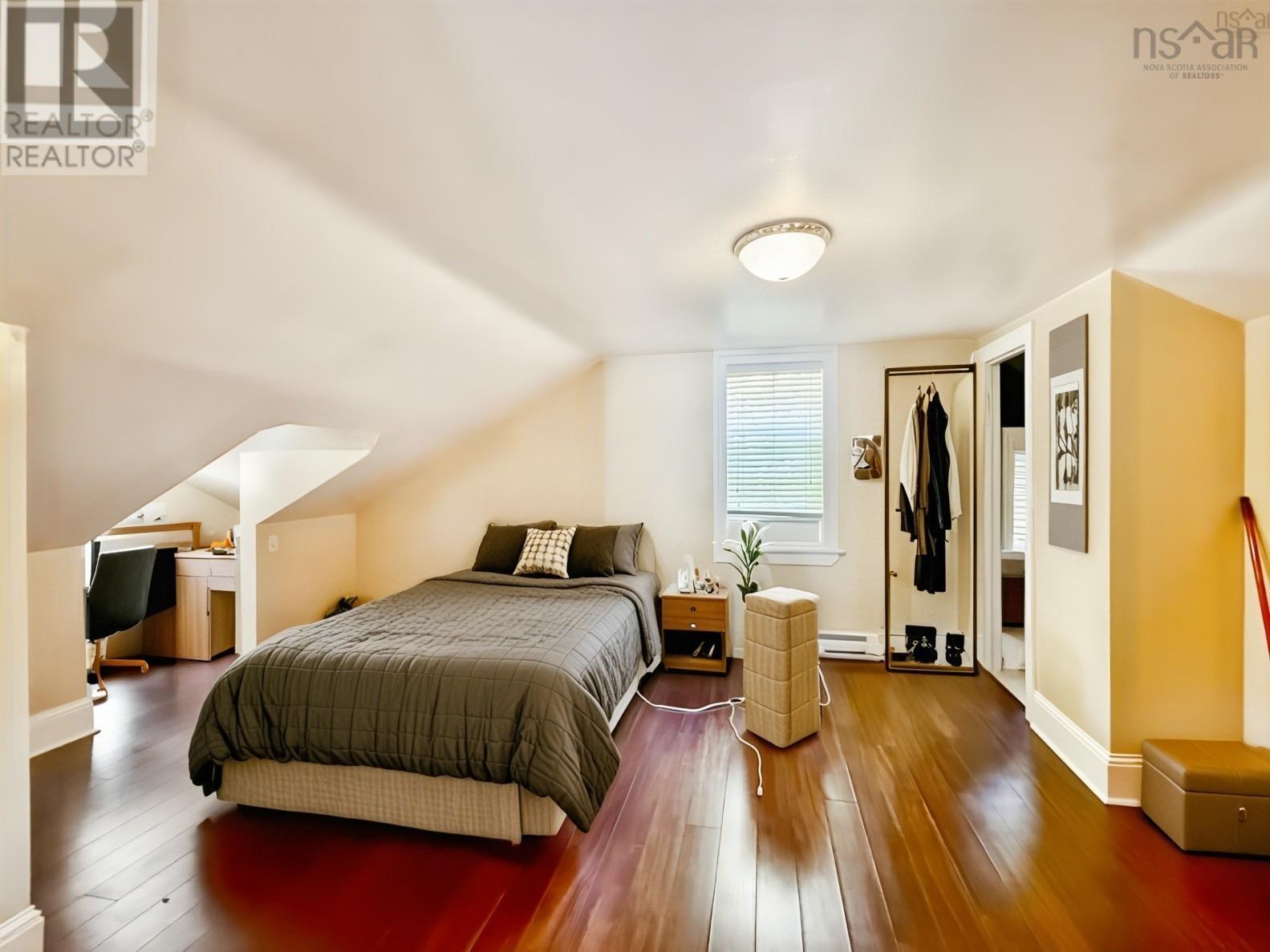 Property 22 of 30 of 114 Hawthorne Street